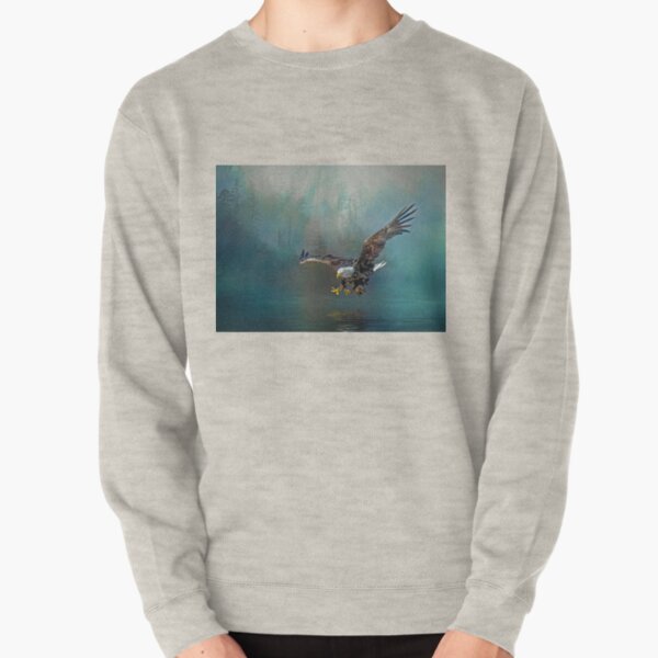Eagle swooping for fish Pullover Sweatshirt