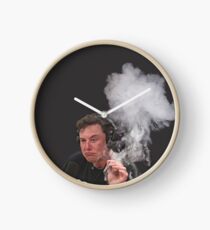 Elon Musk raucht Uhr