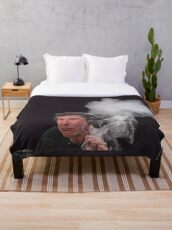 Elon Musk raucht Fleecedecke