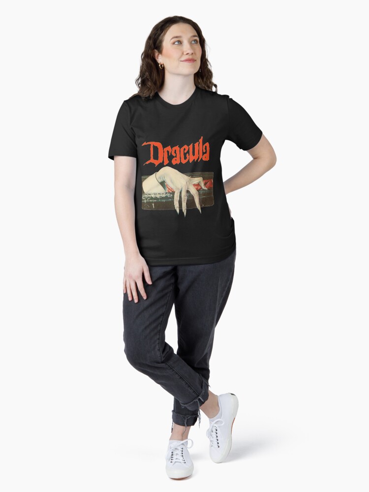 Imagen 4 de 7, Camiseta esencial con la obra Vintage Dracula, diseñada y vendida por TorpidNagware.
