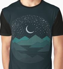 Camiseta gráfica Entre las montañas y las estrellas