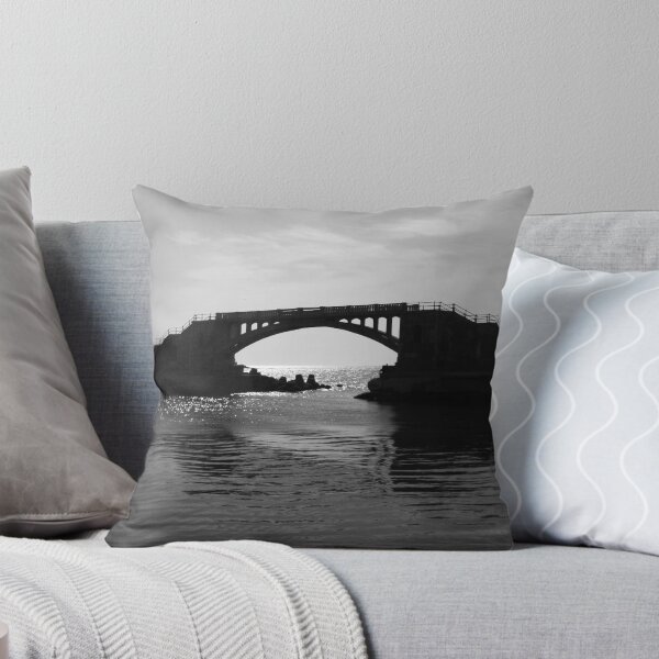 Artikelvorschau, Die Brücke entworfen und verkauft von Sara  Hassan.