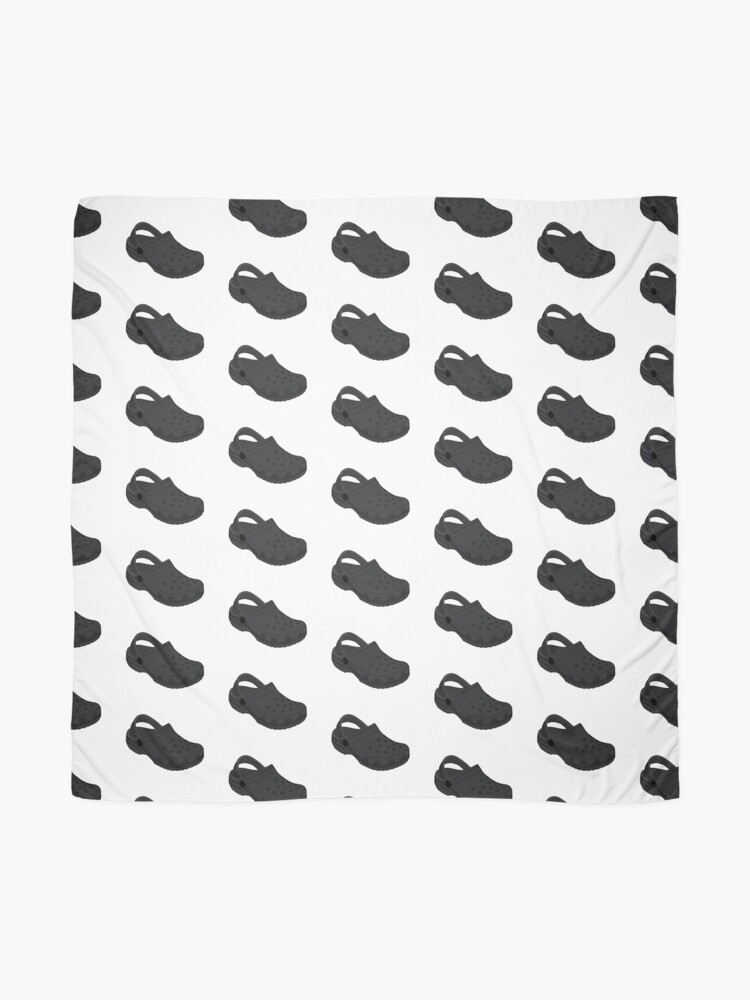 Aperçu 2 sur 3. Foulard avec l'œuvre Chaussures sabots noires Crocs créée et vendue par tlaprise.