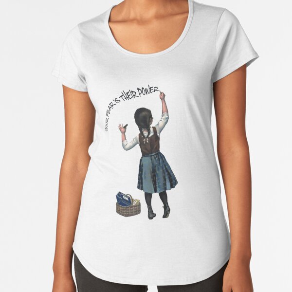Banksy #MeToo Alexandria Ocasio Cortez Camiseta premium de cuello ancho