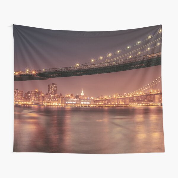 Artikel-Vorschau von  Brooklyn Bridge und New York City Skyline bei Nacht.
- -

Weitere Fotos finden Sie auf meiner Website "NY Through The Lens - Fotografie in New York City": http: //nythroughthelens.com, designt und verkauft von Vivienne Gucwa.