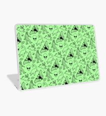 Cryptid-Muster (grüner Hintergrund) Laptop Skin