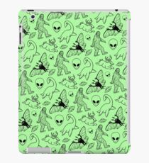 Vinilo o funda para iPad Patrón críptico (fondo verde)