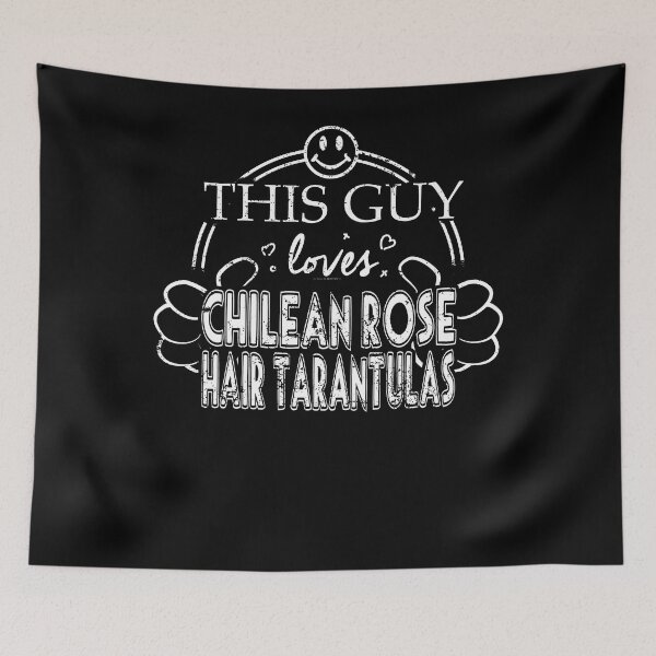 Aperçu de l'œuvre Guy aime chemise de araignées de cheveux rose chilien Tarantulas créée et vendue par shoppzee.
