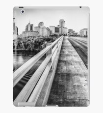 Straße nach Nashville in Schwarz und Weiß iPad-Hülle & Klebefolie