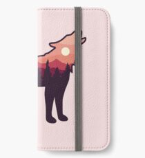 Wolf Howling in the Wilderness iPhone Wallet/Case/Skin