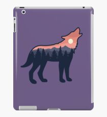 Wolf Howling in the Wilderness iPad Case/Skin