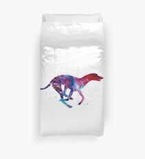 Whippet läuft Bettbezug
