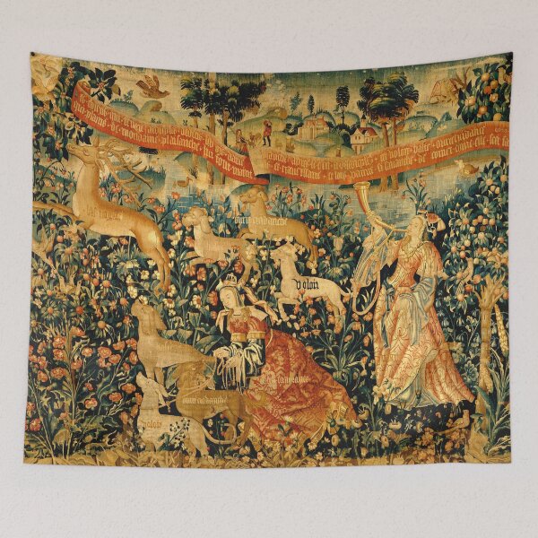 Aperçu de l'œuvre SCÈNE DE CHASSE AU CERF MÉDIÉVALE AVEC DAMES ET CHIENS Tapisserie ancienne créée et vendue par BulganLumini.