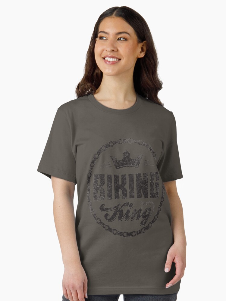 Thumbnail 2 von 7, Essential T-Shirt, Biking King Biking Couple - Funny Cycling Gift designt und verkauft von yeoys.