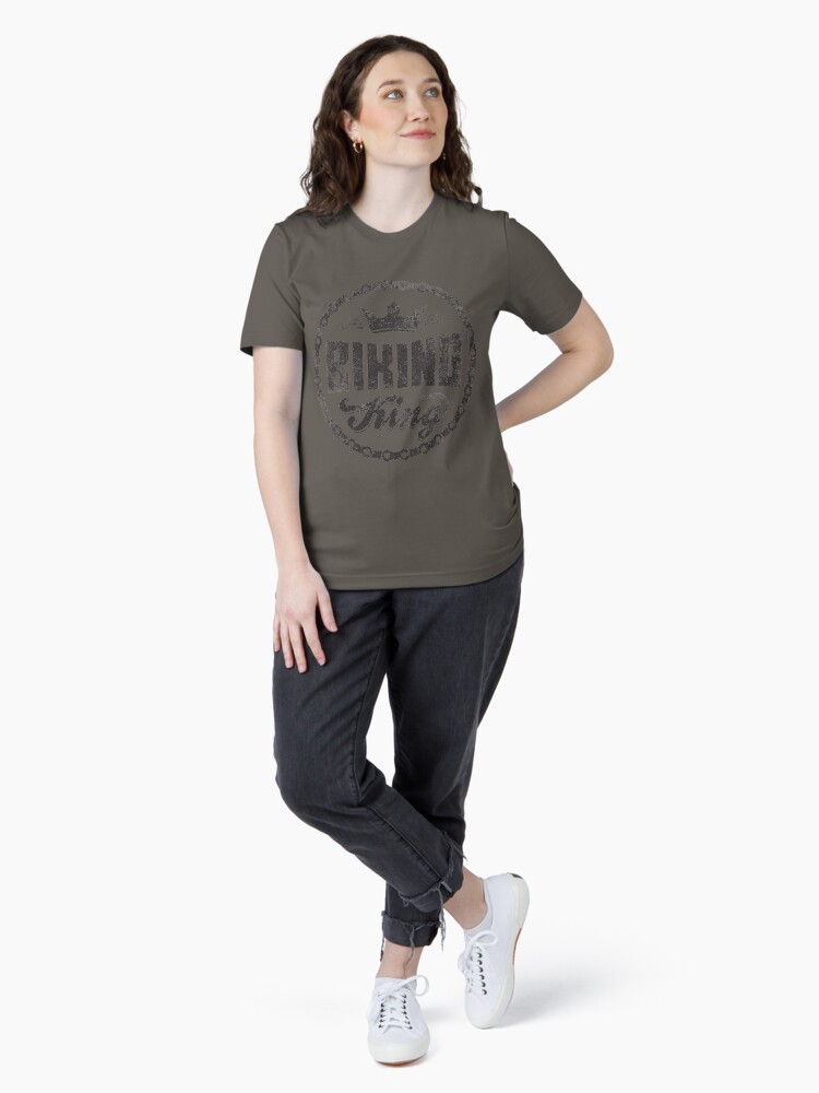 Thumbnail 4 von 7, Essential T-Shirt, Biking King Biking Couple - Funny Cycling Gift designt und verkauft von yeoys.