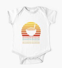 Ramen Queen Japanische Nudeln Vintage Retro Style Baby Body Kurzarm