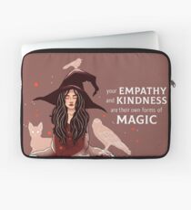 "Ihre Empathie und Freundlichkeit sind ihre eigenen Formen der Magie" Hexe Laptoptasche