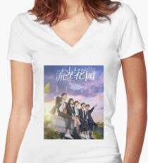 Camiseta entallada de cuello en V Jardín de meteoros