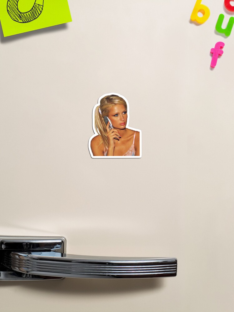 Aperçu 1 sur 3. Magnet avec l'œuvre paris sur portable créée et vendue par slcomino.