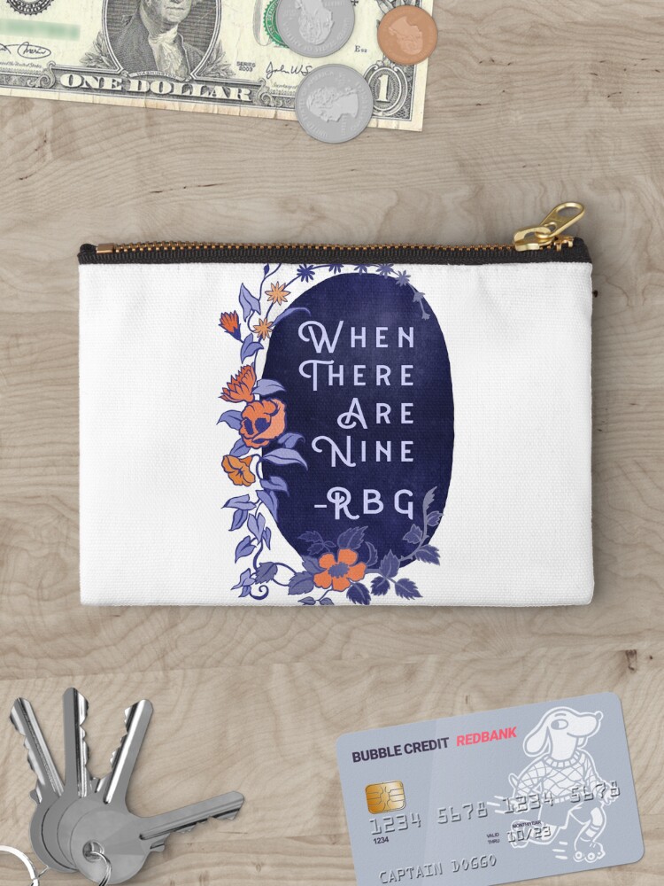 Aperçu 3 sur 4. Pochette avec l'œuvre Quand il y en a neuf - Ruth Bader Ginsburg créée et vendue par fabfeminist.