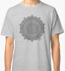 Camiseta clásica Mandala negro detallado