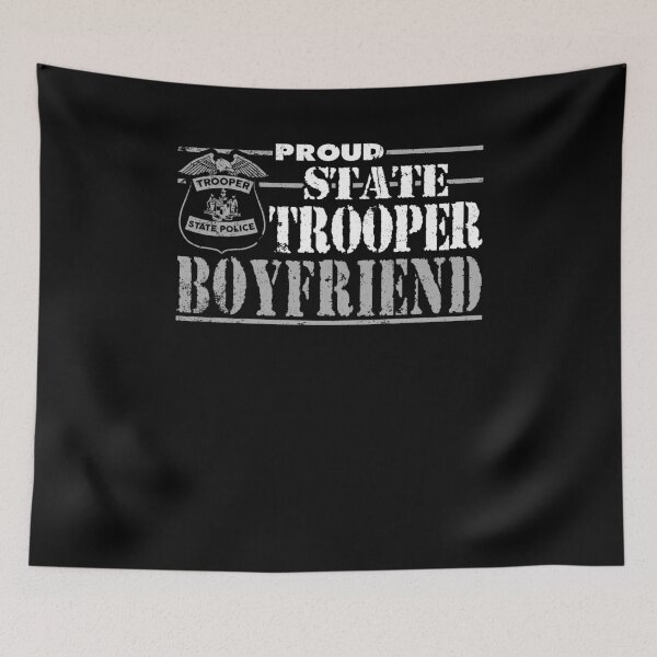 Artikelvorschau, Staat Trooper Boyfriend T Shirt State Trooper Geschenke entworfen und verkauft von shoppzee.