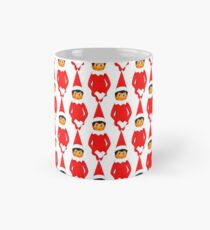 Taza clásica Elfo en un estante