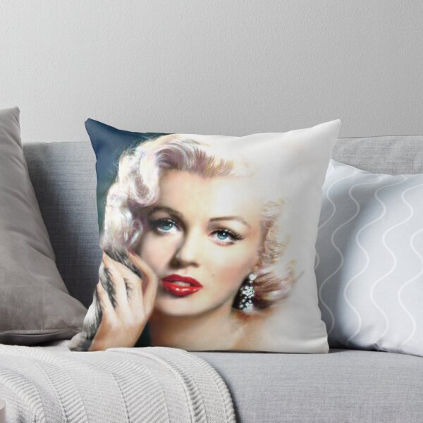 Diva MM 169 R Throw Pillow
