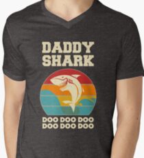 Daddy Shark Doo Doo Doo Vintage Fathers Day Dad Men's V-Neck T-Shirt