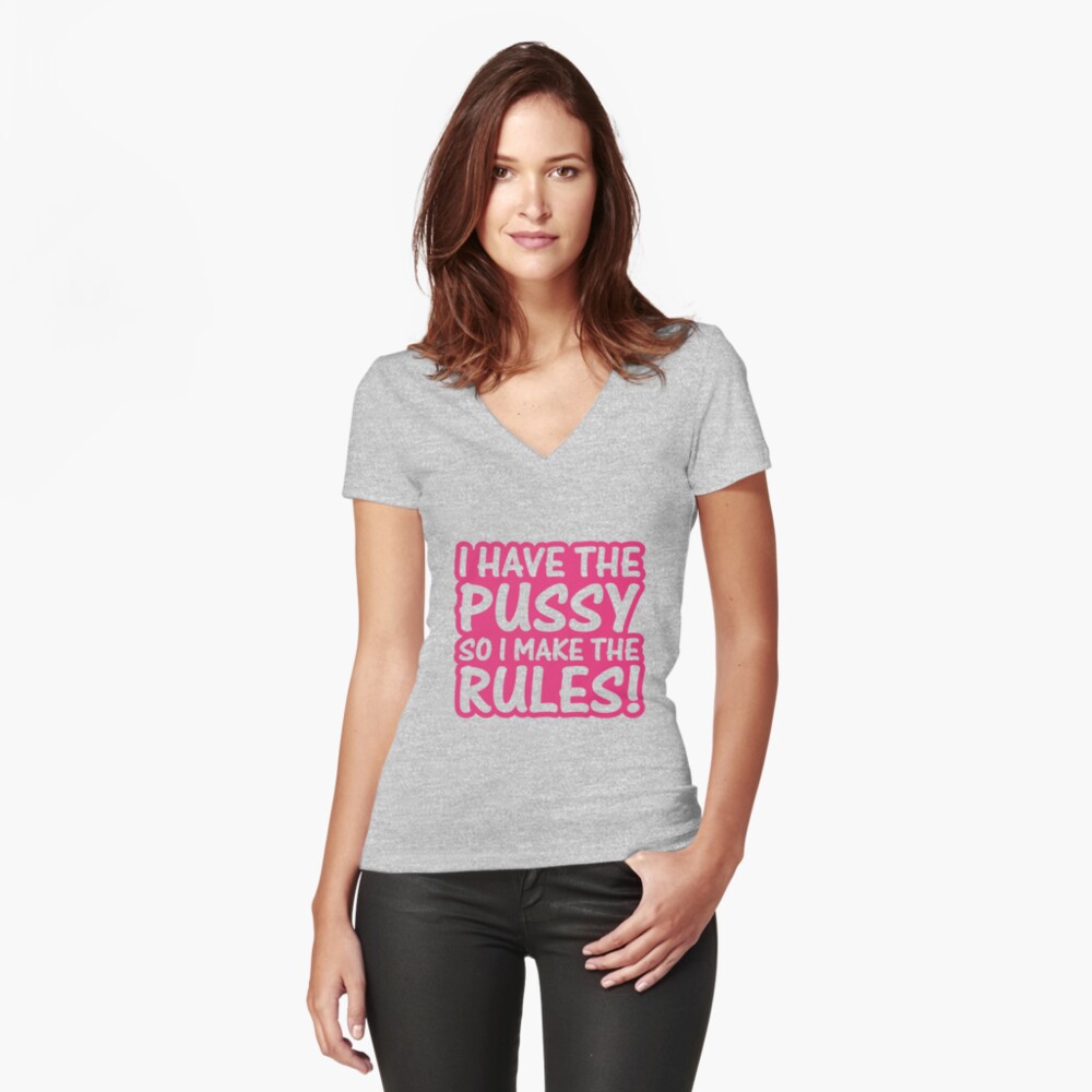 Artikel-Vorschau von Tailliertes T-Shirt mit V-Ausschnitt, designt und verkauft von dynamitfrosch.