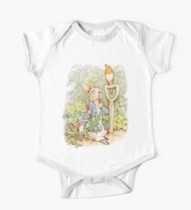 PETER RABBIT, Kindergarten Charaktere, Peter Rabbit, Radieschen essen, Die Geschichte von Peter Rabbit Baby Body Kurzarm