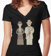 Marple und Poirot Tailliertes T-Shirt mit V-Ausschnitt