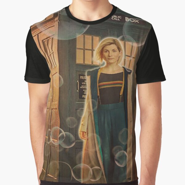 She Wears It Well Graphic T-Shirt