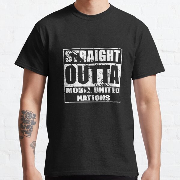 Vista previa del artículo con la obra «Straight Outta Modelo Naciones Unidas», diseñado y vendido por kirei.