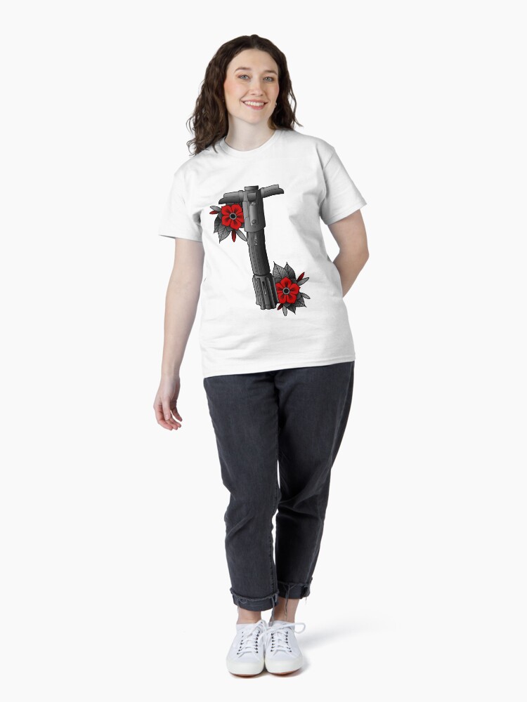 Imagen 4 de 7, Camiseta clásica con la obra sable kylos, diseñada y vendida por despresso.