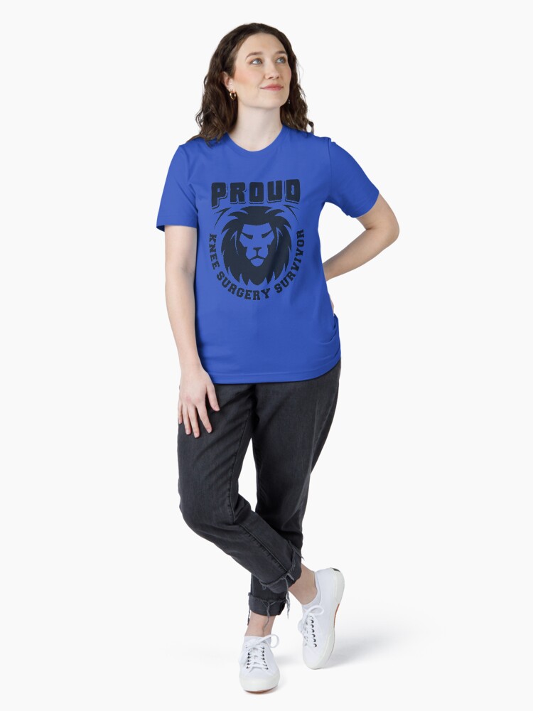 Thumbnail 4 von 7, Essential T-Shirt, Proud Knee Surgery Survivor - Recovery Quotes Gift designt und verkauft von yeoys.