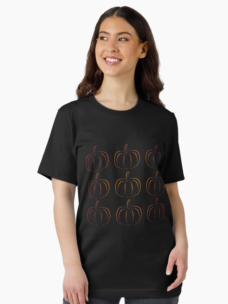 Thumbnail 2 von 7, Essential T-Shirt, Pumpkin Jack-O-Lantern Silhouette - Funny Halloween Gift designt und verkauft von yeoys.
