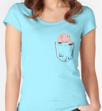 Camiseta entallada de cuello ancho Nanatsu no taizai halcón de bolsillo