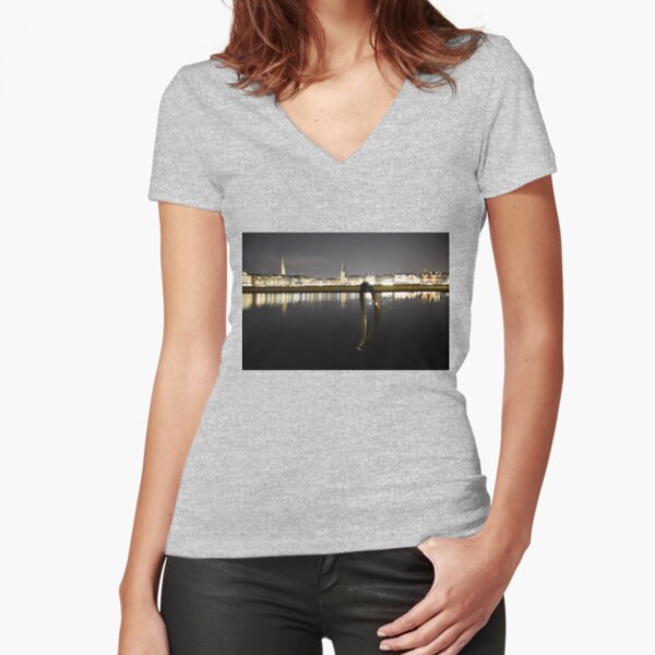 Locked in Hamburg / Locked to Hamburg Tailliertes T-Shirt mit V-Ausschnitt