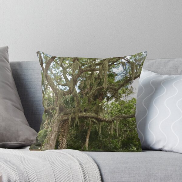Artikelvorschau, Alter Wald mit knorrigem Baum mit den Palmen, die zwischen wachsen entworfen und verkauft von 2CrabbySisters.