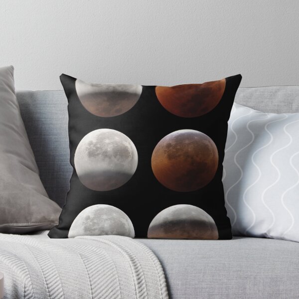 Super blood moon Throw Pillow