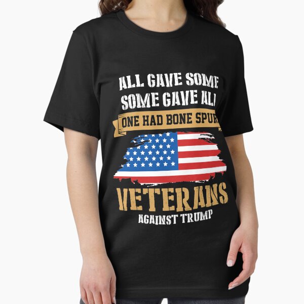 Vista previa del artículo con la obra «VETERANO: Veteranos contra Trump», diseñado y vendido por woormle.