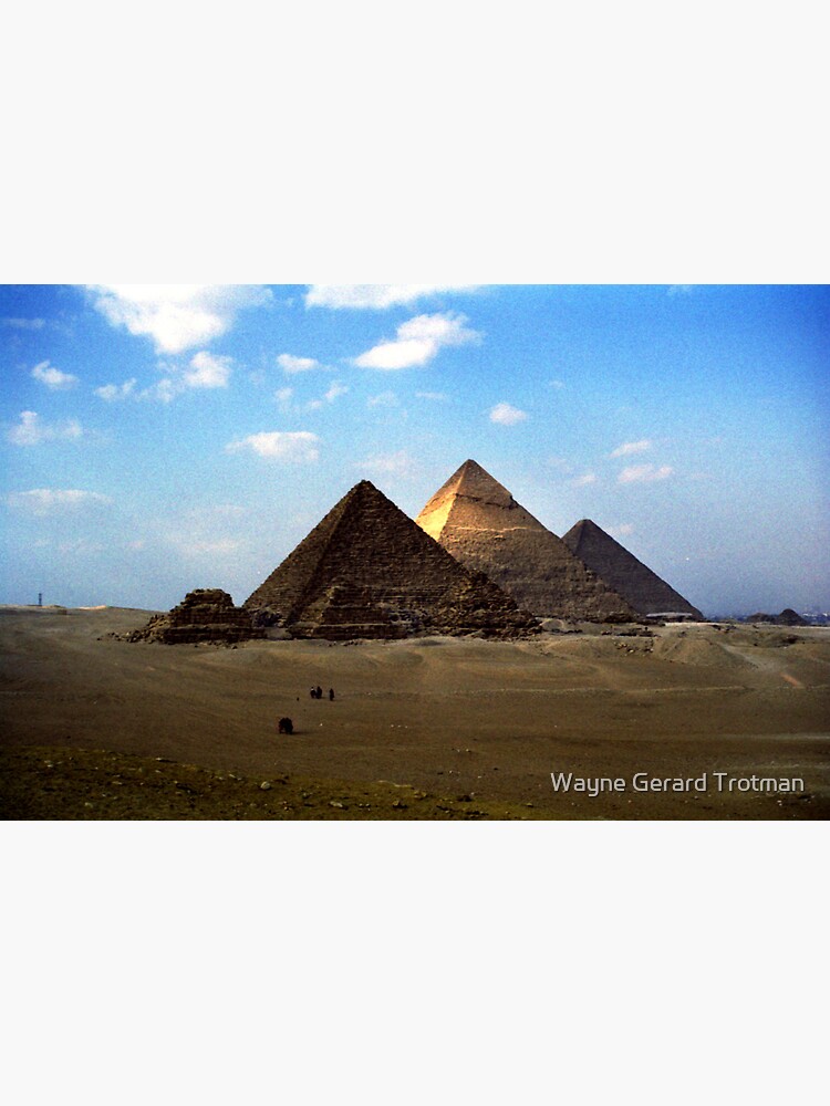 Giza Necropolis by redmoondragon