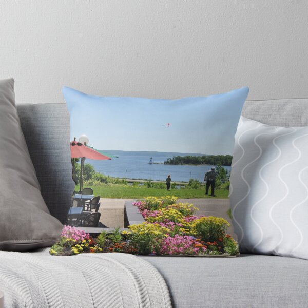 Artikelvorschau, Schöne Gärten mit Blick auf Lake & Lighthouse entworfen und verkauft von 2CrabbySisters.