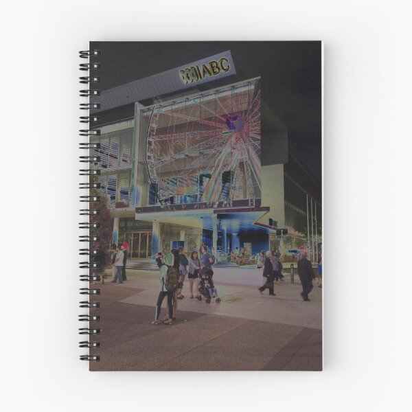 Artikelvorschau, Reflexion im Fenster entworfen und verkauft von Magda Labuda.