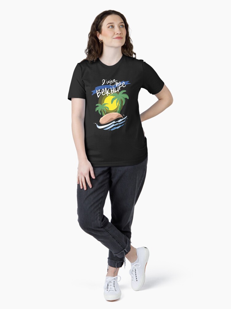 Thumbnail 4 von 7, Essential T-Shirt, Living The Beach Life Island Vacation Holiday - Beach Life Gift designt und verkauft von yeoys.
