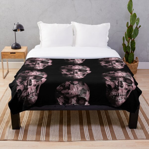 Aperçu de l'œuvre Tête de mort baroque avec fleurs - Blush Pink créée et vendue par EvilLeftHand.