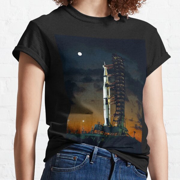 APOLLO 4. Saturn V rocket. Used for the American manned lunar landing missions. Classic T-Shirt