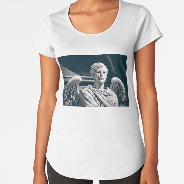 Weeping stone angel Premium Scoop T-Shirt
