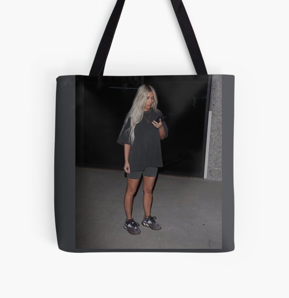 Artikel-Vorschau von Kim Kardashian KKW 12, designt und verkauft von scultura.